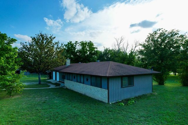 315 N Main St, Ingram, TX 78025