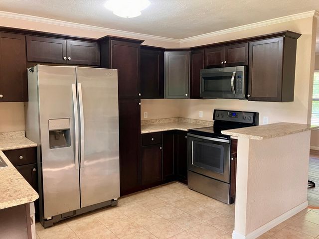 315 N Main St, Ingram, TX 78025