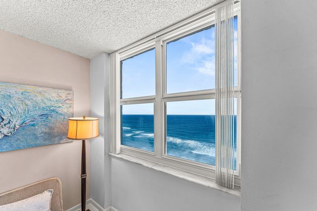 5420 N Ocean Drive 2101, Singer Island, FL 33404