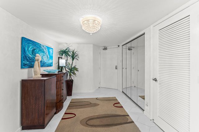 5420 N Ocean Drive 2101, Singer Island, FL 33404