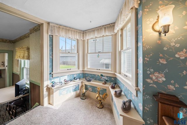 222 W 23rd St Street, Sioux Falls, SD 57105