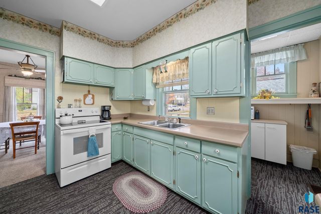 222 W 23rd St Street, Sioux Falls, SD 57105