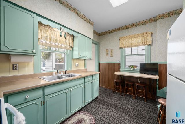 222 W 23rd St Street, Sioux Falls, SD 57105