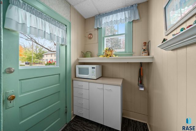 222 W 23rd St Street, Sioux Falls, SD 57105