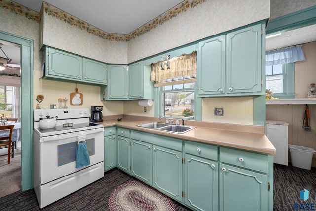 222 W 23rd St Street, Sioux Falls, SD 57105