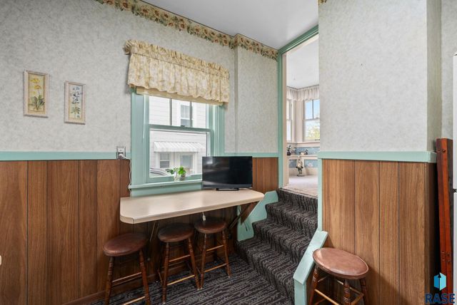 222 W 23rd St Street, Sioux Falls, SD 57105