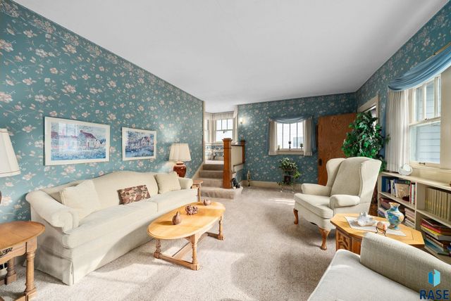 222 W 23rd St Street, Sioux Falls, SD 57105