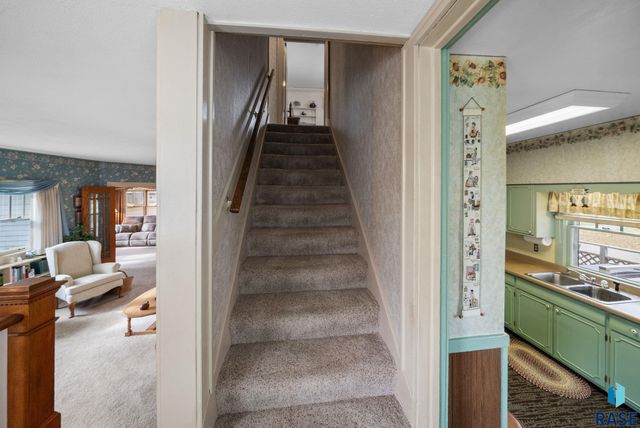 222 W 23rd St Street, Sioux Falls, SD 57105