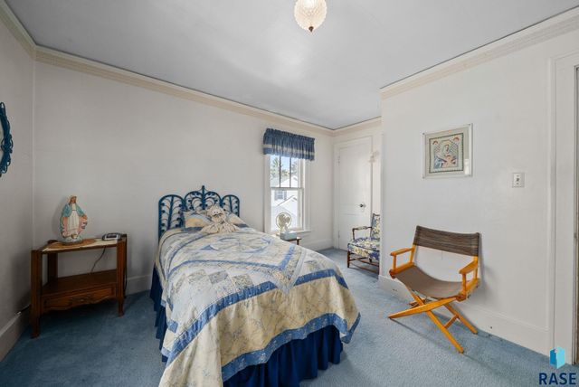 222 W 23rd St Street, Sioux Falls, SD 57105