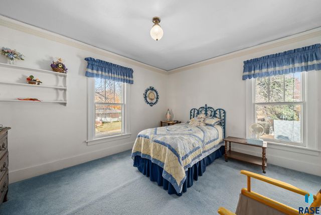 222 W 23rd St Street, Sioux Falls, SD 57105