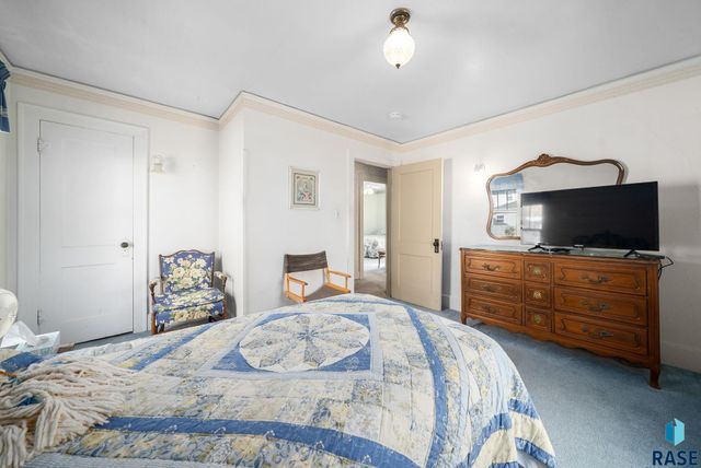 222 W 23rd St Street, Sioux Falls, SD 57105