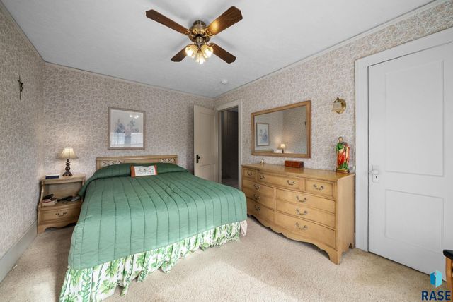 222 W 23rd St Street, Sioux Falls, SD 57105