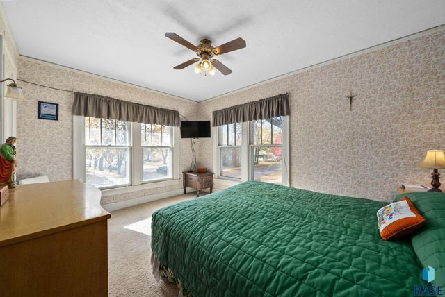 222 W 23rd St Street, Sioux Falls, SD 57105