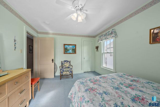 222 W 23rd St Street, Sioux Falls, SD 57105