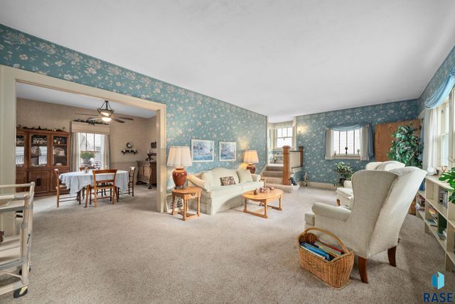 222 W 23rd St Street, Sioux Falls, SD 57105