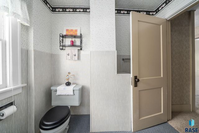 222 W 23rd St Street, Sioux Falls, SD 57105