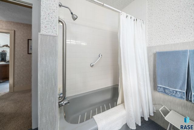 222 W 23rd St Street, Sioux Falls, SD 57105