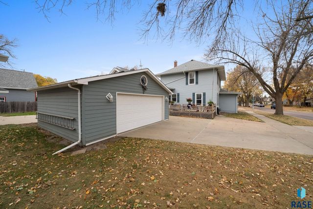 222 W 23rd St Street, Sioux Falls, SD 57105