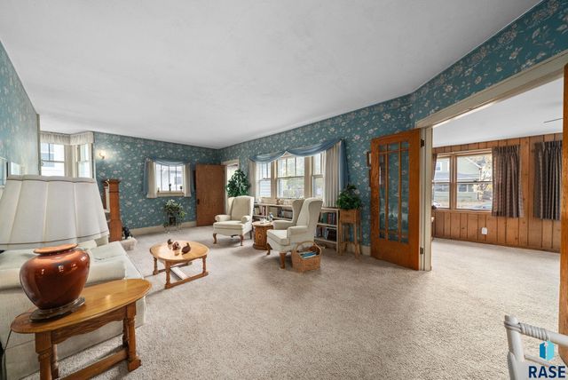 222 W 23rd St Street, Sioux Falls, SD 57105