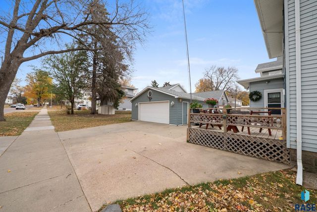 222 W 23rd St Street, Sioux Falls, SD 57105