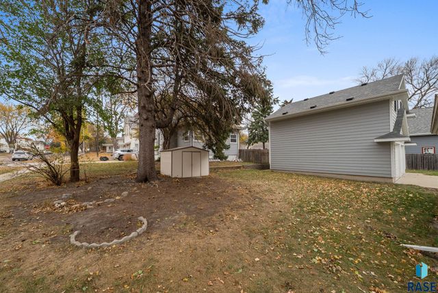 222 W 23rd St Street, Sioux Falls, SD 57105