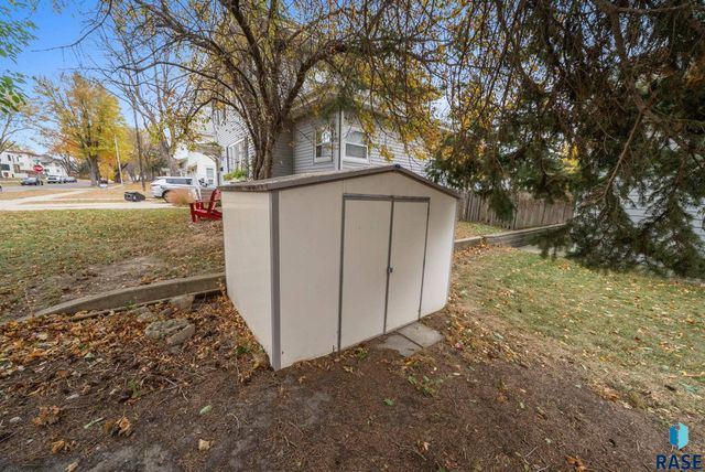 222 W 23rd St Street, Sioux Falls, SD 57105