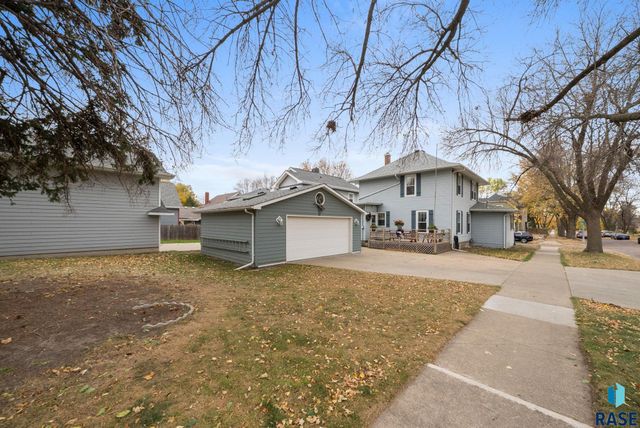 222 W 23rd St Street, Sioux Falls, SD 57105