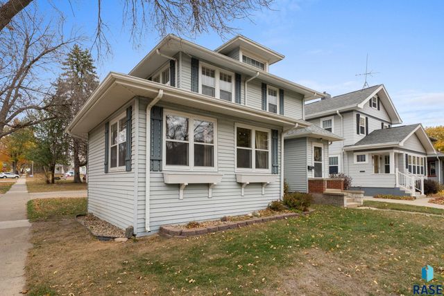 222 W 23rd St Street, Sioux Falls, SD 57105