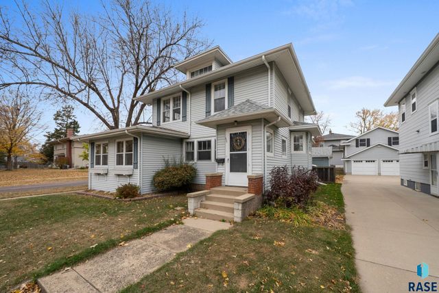 222 W 23rd St Street, Sioux Falls, SD 57105