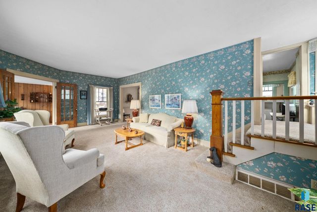 222 W 23rd St Street, Sioux Falls, SD 57105