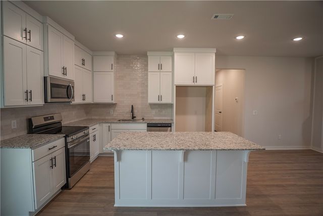 14 Nairn Lane, Bella Vista, AR 72715