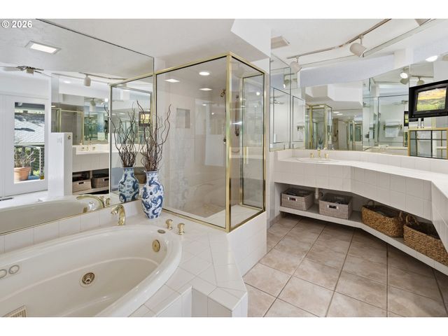 12534 S IRON MOUNTAIN Blvd, Portland, OR 97219