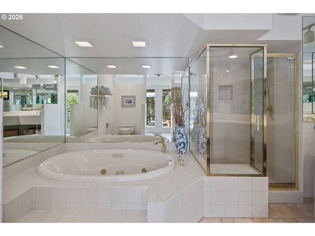 12534 S IRON MOUNTAIN Blvd, Portland, OR 97219