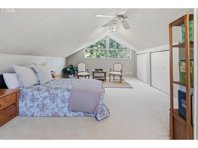 12534 S IRON MOUNTAIN Blvd, Portland, OR 97219