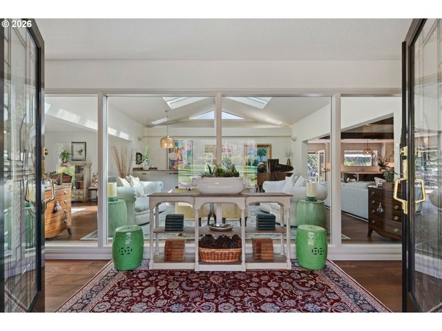 12534 S IRON MOUNTAIN Blvd, Portland, OR 97219