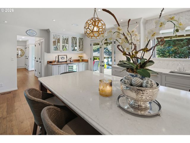 12534 S IRON MOUNTAIN Blvd, Portland, OR 97219