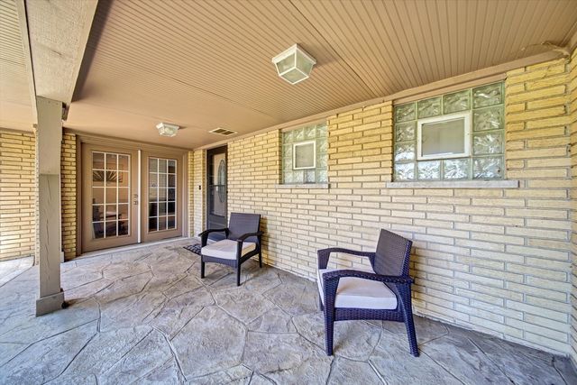 116 E Brittany Drive, Arlington Heights, IL 60004