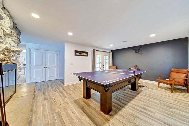 116 E Brittany Drive, Arlington Heights, IL 60004