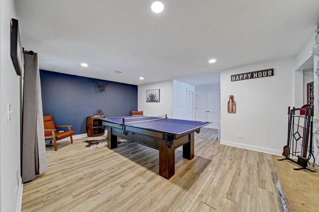116 E Brittany Drive, Arlington Heights, IL 60004