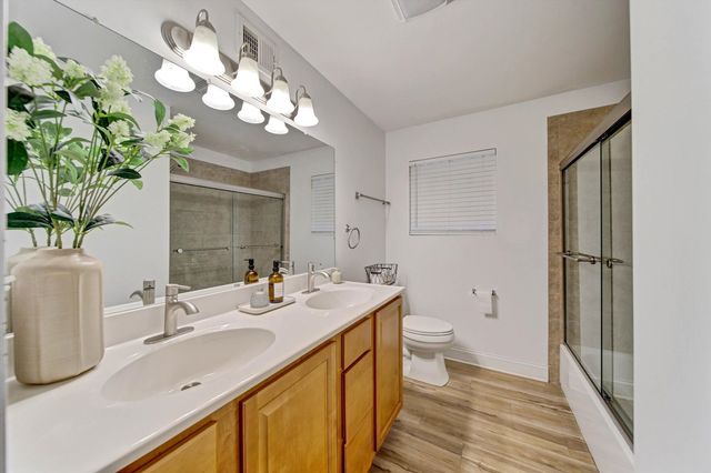 116 E Brittany Drive, Arlington Heights, IL 60004