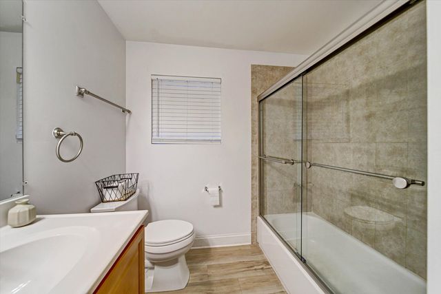 116 E Brittany Drive, Arlington Heights, IL 60004