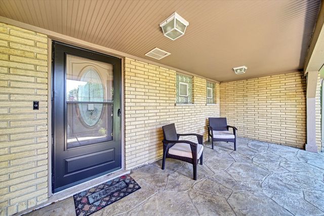 116 E Brittany Drive, Arlington Heights, IL 60004