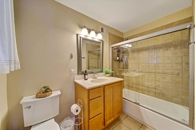 116 E Brittany Drive, Arlington Heights, IL 60004
