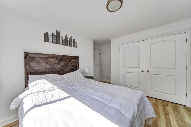 116 E Brittany Drive, Arlington Heights, IL 60004