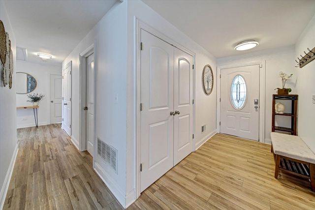 116 E Brittany Drive, Arlington Heights, IL 60004