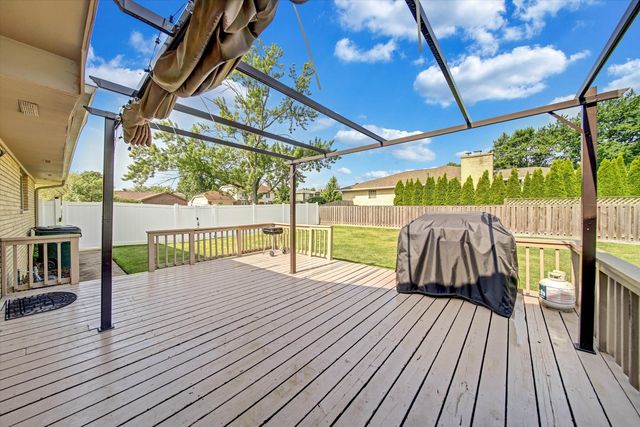 116 E Brittany Drive, Arlington Heights, IL 60004