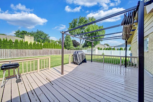 116 E Brittany Drive, Arlington Heights, IL 60004