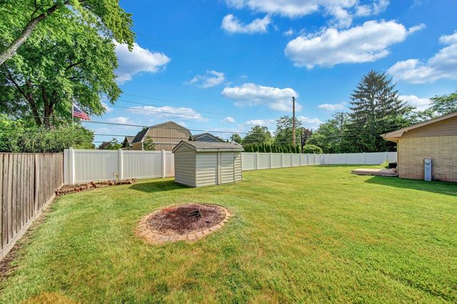 116 E Brittany Drive, Arlington Heights, IL 60004