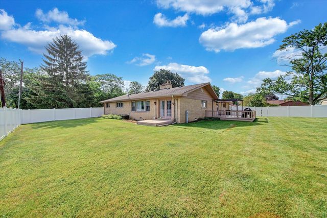 116 E Brittany Drive, Arlington Heights, IL 60004