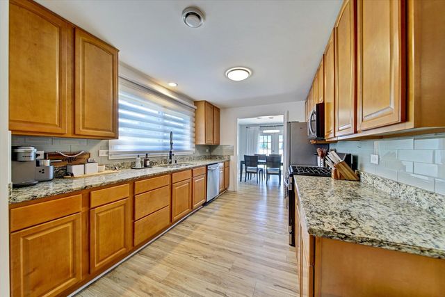 116 E Brittany Drive, Arlington Heights, IL 60004